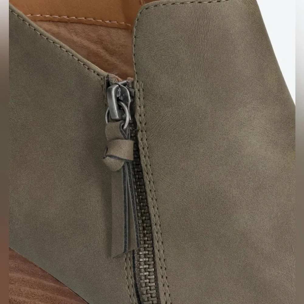 Report Womens Olive Guine Zipper Wedge Heeled Bootie Boots Size 7.5 NWOB